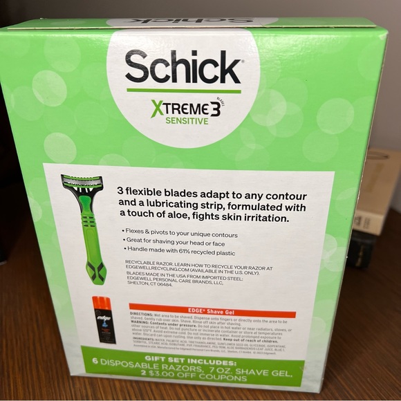 SCHICK Xtreme 3 Sensitive Gift Pack 6 Disposable 3-Blade Razors & 7oz Shave Gel - Picture 3 of 5
